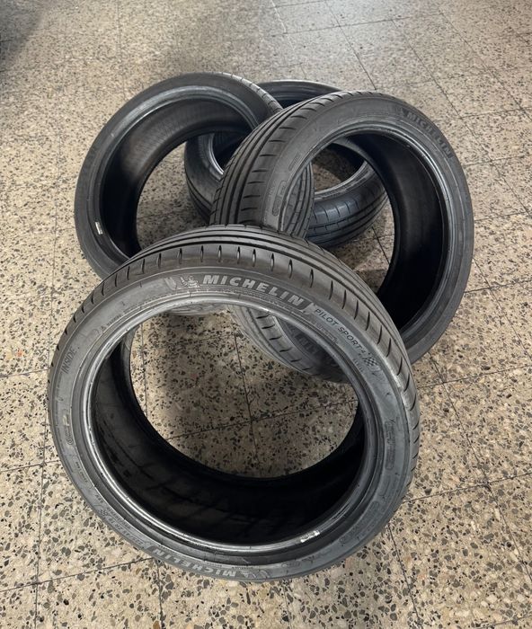 Pneus para automóvel