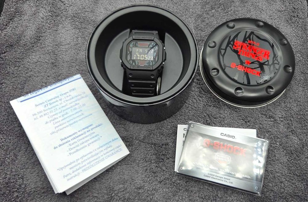 Limitowany Casio G-Shock x Stranger Things DW-5600STT-1ER (Kolekcjonerski)
