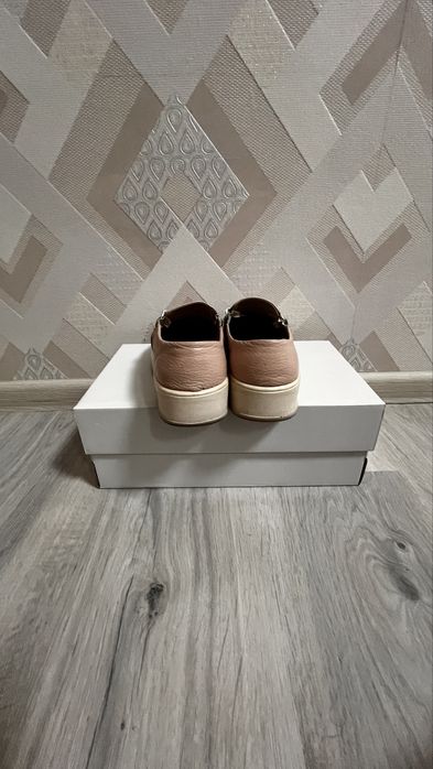 Натуральні туфлі