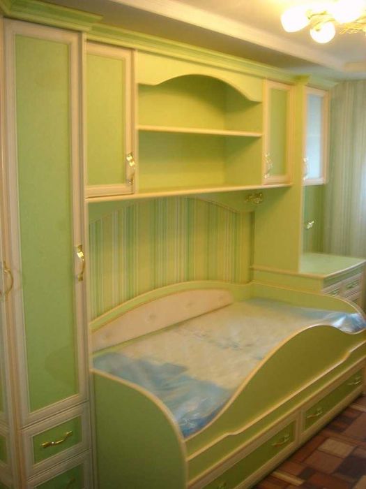 Дитячі меблі столи шафи ліжка  виготовлення на замовлення