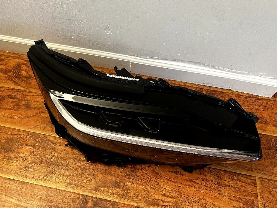 Фара Toyota bz4x права