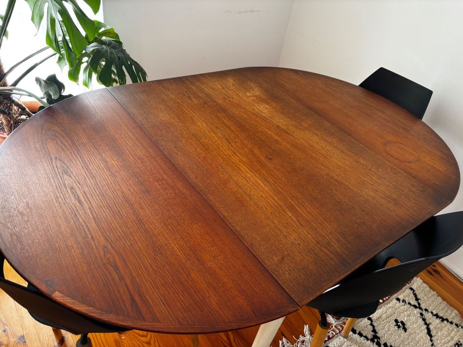 Mesa de jantar extensível vintage em teca – anos 60. Vintage Scandinavian Teak Extending Dining Table – 1960s