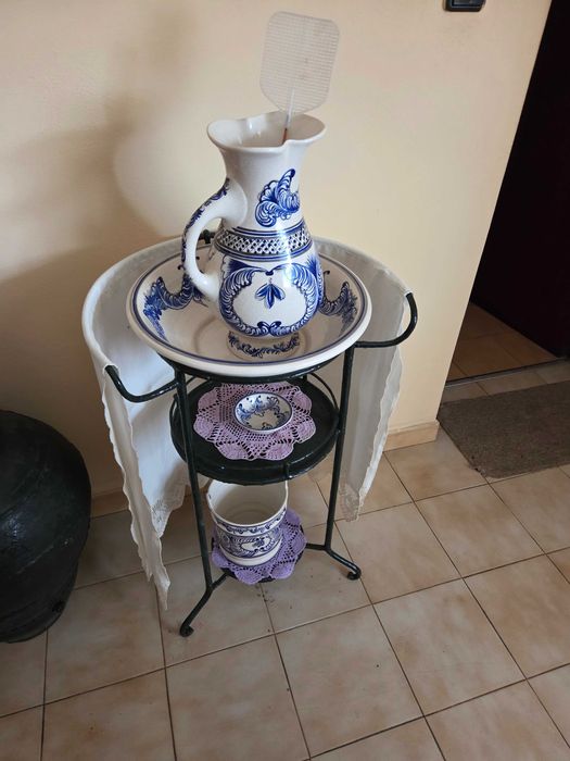 Antiguidade - Lavatório antigo em cerâmica com suporte