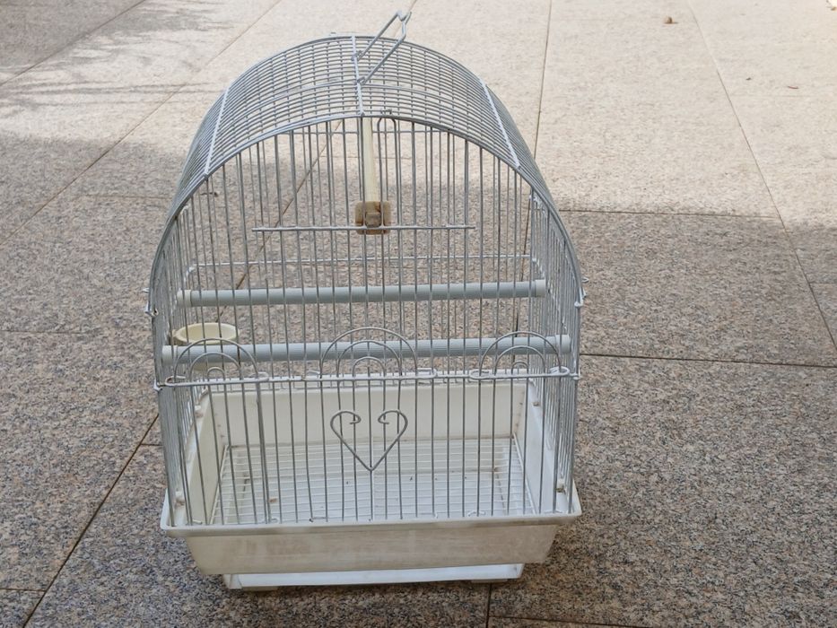 Vendo GAIOLA que também dá para DECORAÇÃO como nova. Possibilidade de entrega