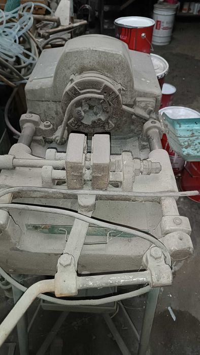 Maquina de abrir roscas em tubo ou ferro