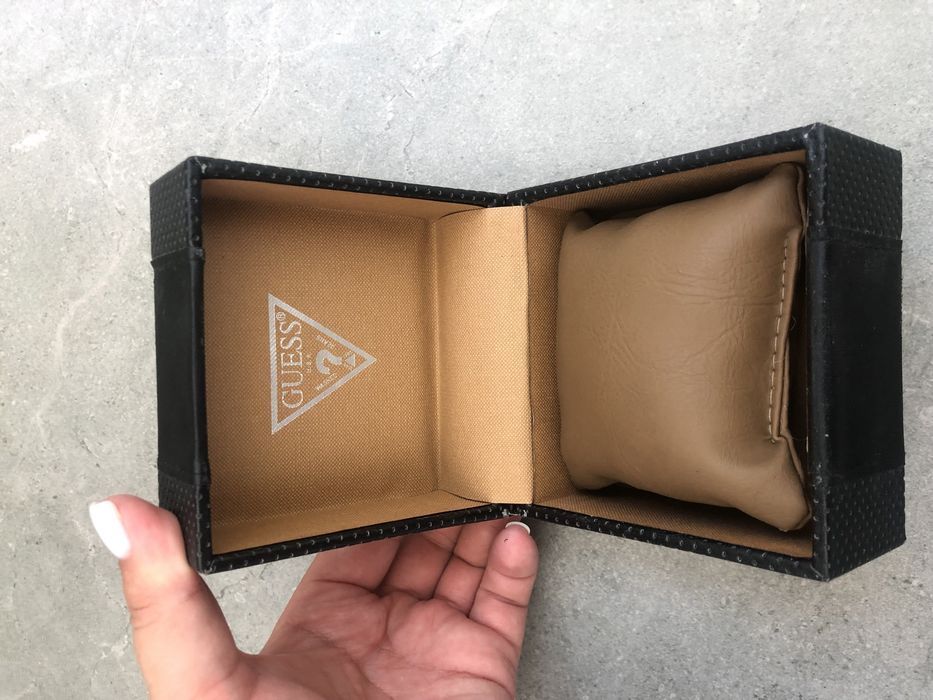 Коробка для годинника guess