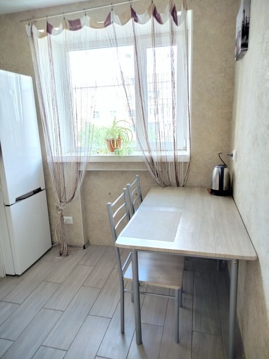 Квартира однокімнатна, подобово. Світло є!