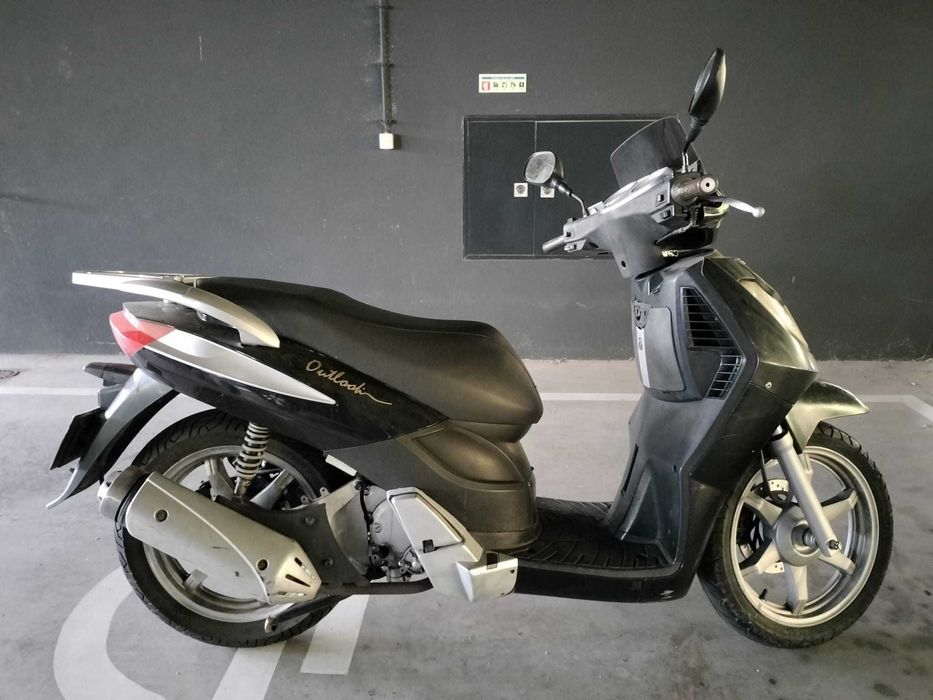 Scooter Keeway Outlook 125 com peças novas