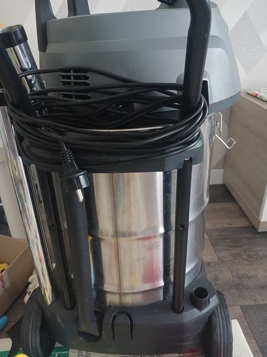 Продам строительный пылесос karcher nt 70/2