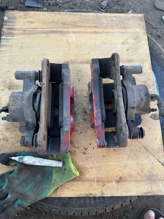 Супорт передний левый правый мазда 3 5 6