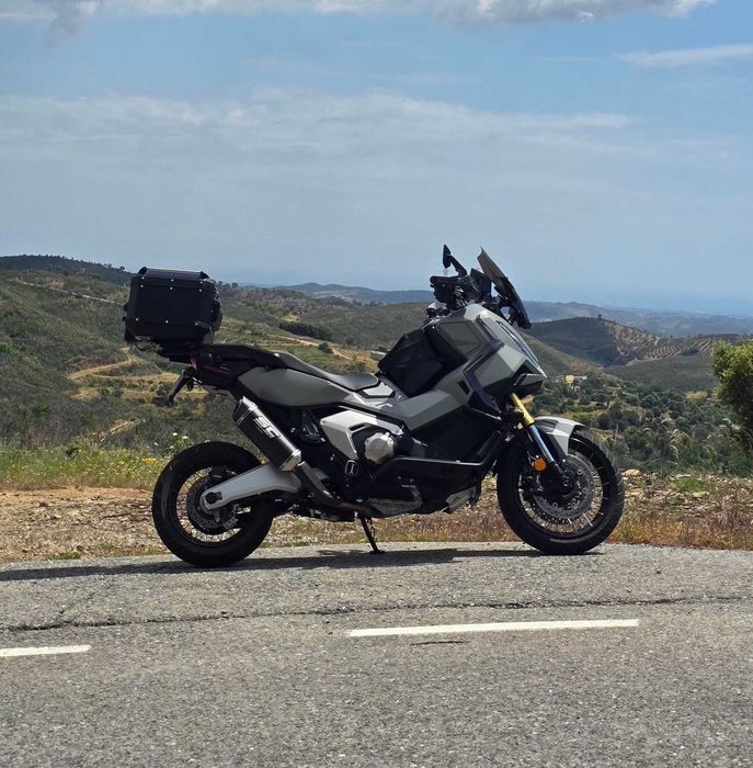 Honda X-ADV 750 Modelo 2025 (04/2025) – Full Extras | SC Project | Top Case GIVI | Impecável