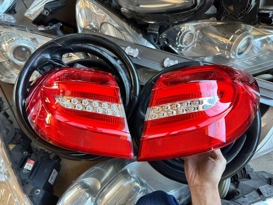 Mercedes b klasa w246 Lampa TYŁ TYLNA Błotniku lewa prawa LED ŁADNA!