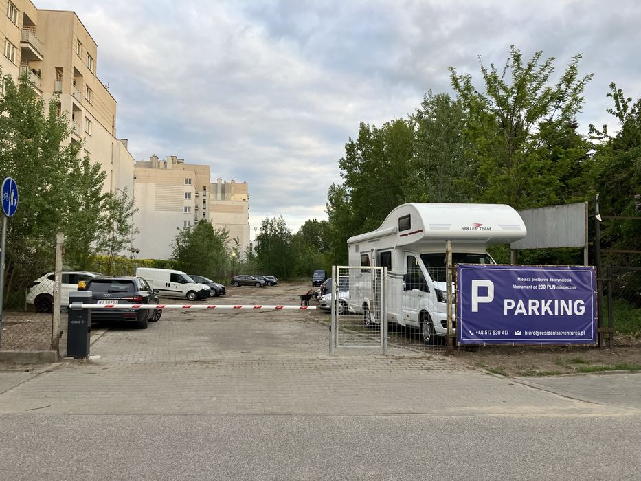Miejsce postojowe - parking przy Olbrachta 25