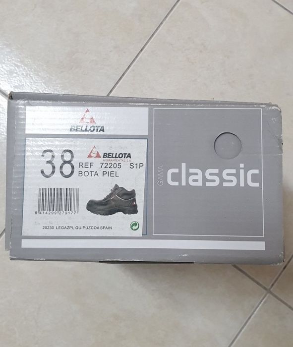 Vendo botas de viqueira de aço novas numero 38 .