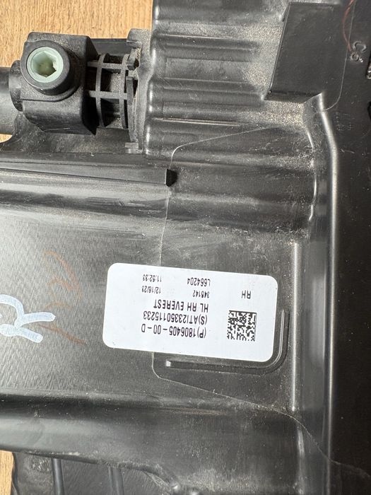 Фари Tesla Cybertruck фара
