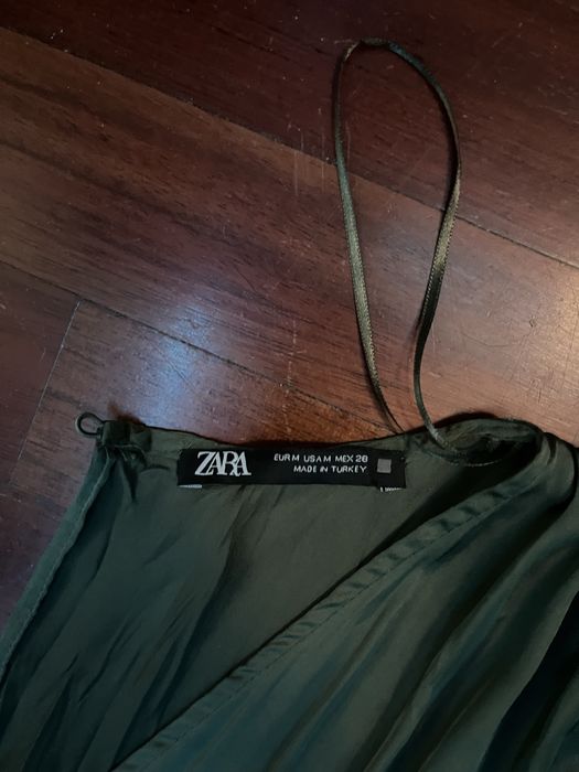 vestido verde-escuro zara