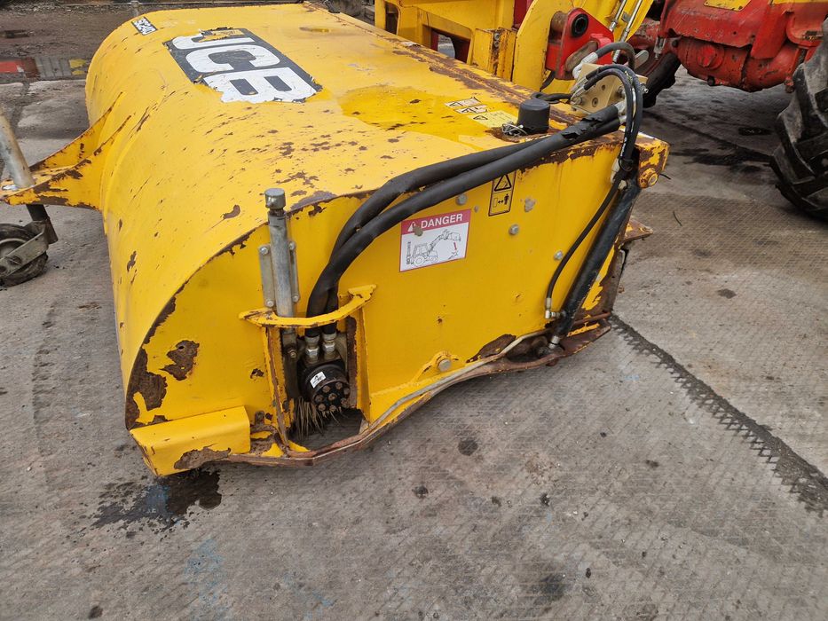 Щітка комунальна JCB SC240, підмітальна, замітальна з бункером