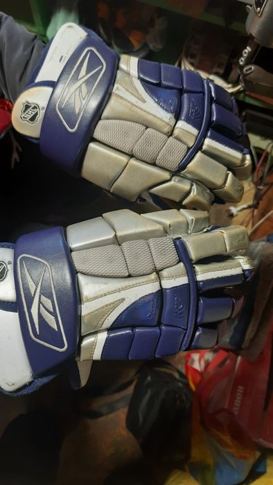 Хоккейные перчатки после реставрации