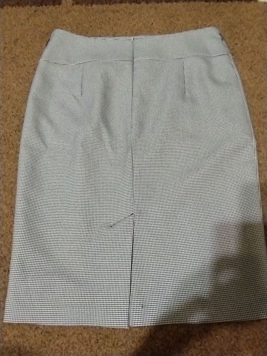 Spódnica ołówkowa w kolana