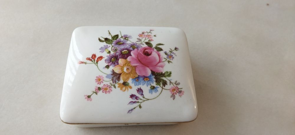 Caixa jóias porcelana Royal Crown Derby England