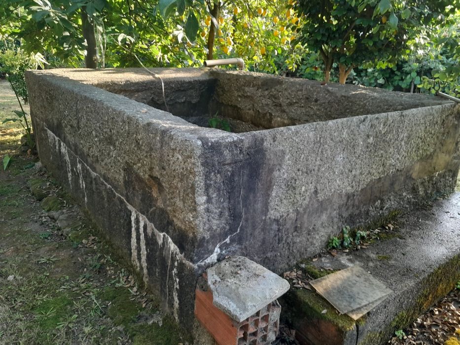 Tanque em pedra 3.50×2.50×1.00  aprox. 9m2 Antiguidade.