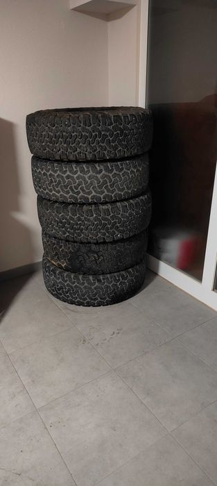 Venda de pneus em bom estado