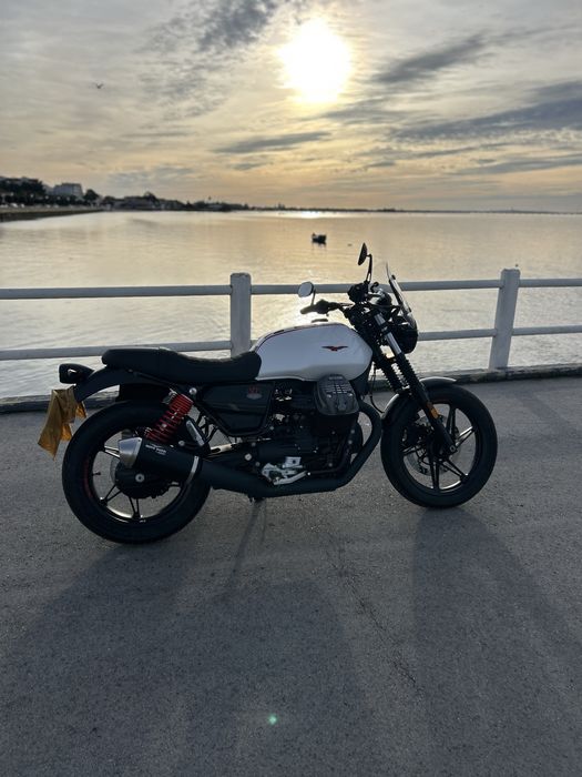 Moto Guzzy V7 Stone Ten 850 Nova