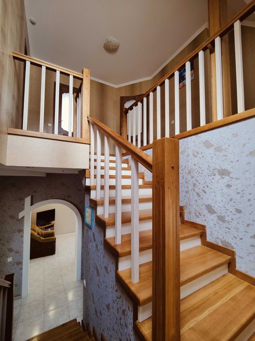 Продається домоволодіння з 2-ма будинками