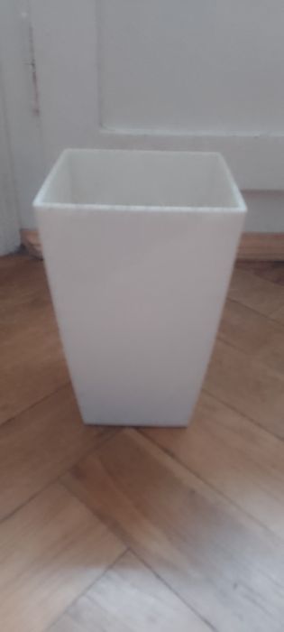 Doniczka biała kwadratowa pojemność 2 L