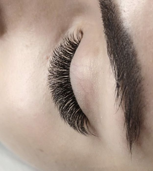 Центр,7 хв від метро. 500 грн.Нарощування вій будь-який обєм.