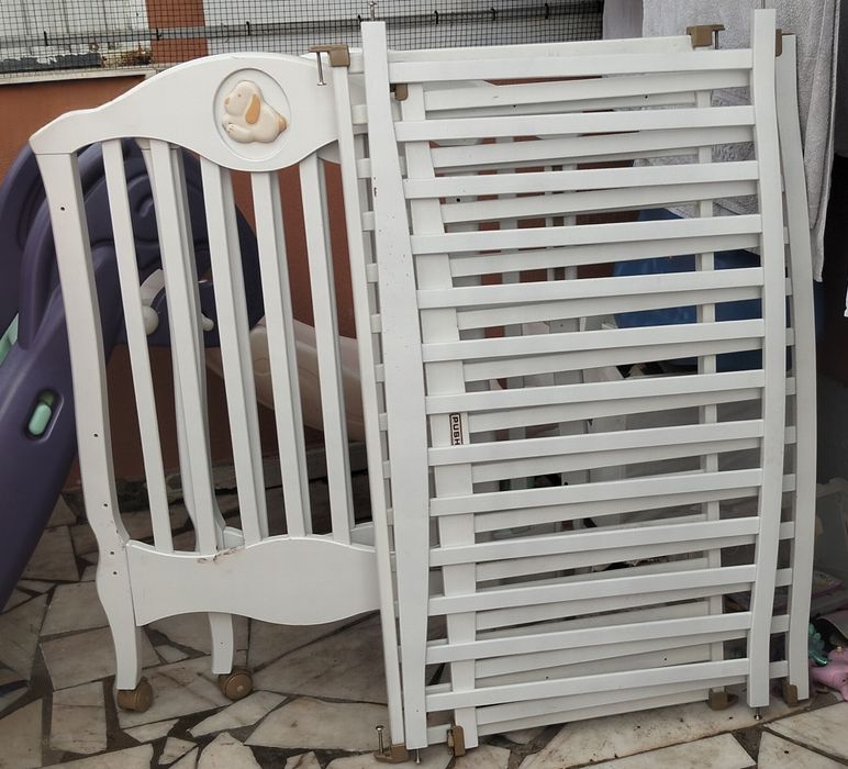 Berço e colchão para bebé