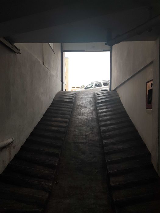 Garagem fechada em Faro, próximo da rotunda do hospital