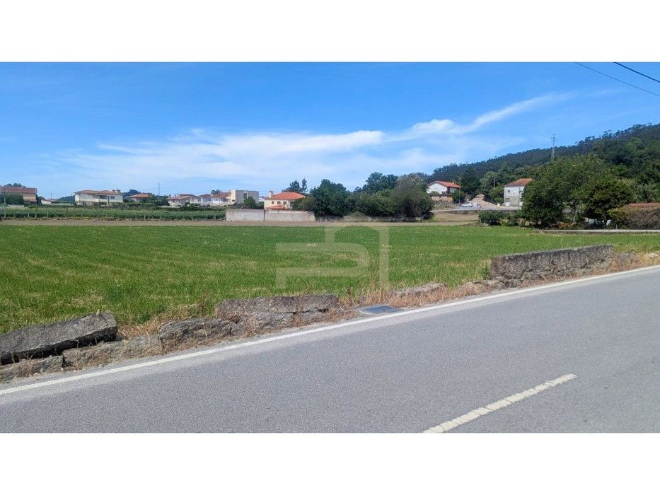Terreno de construção na freguesia de Telhado