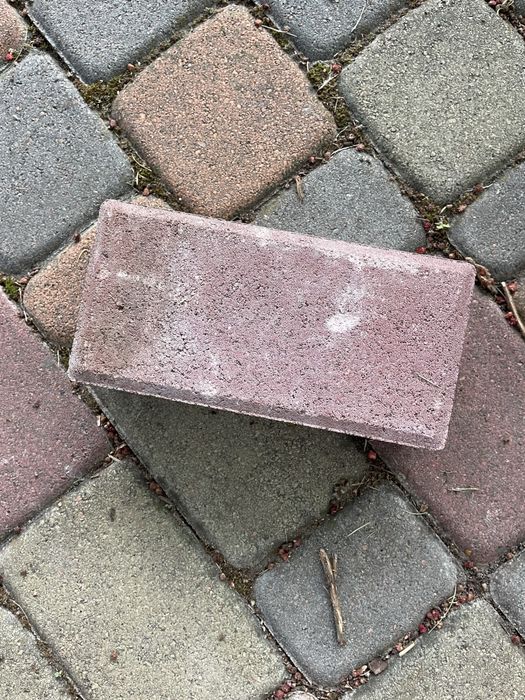 Продам Бордюр, бруківка( цегла тротуарна), відлив (лоток) залишки