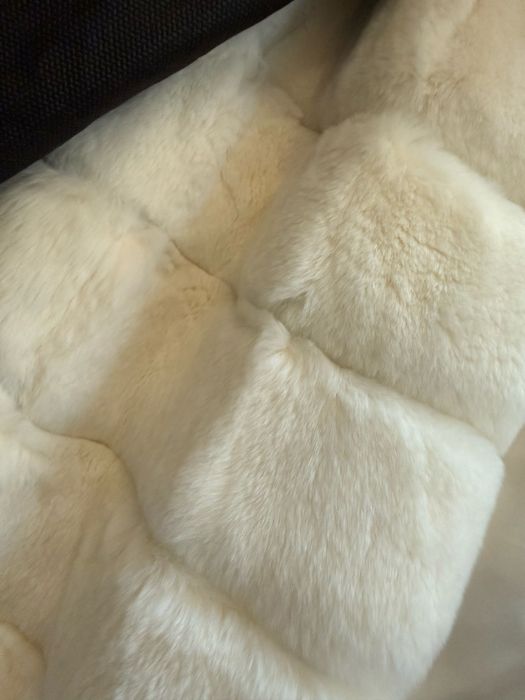 Шикарная белосснежная жилетка из шиншиллы ,натуральный мех