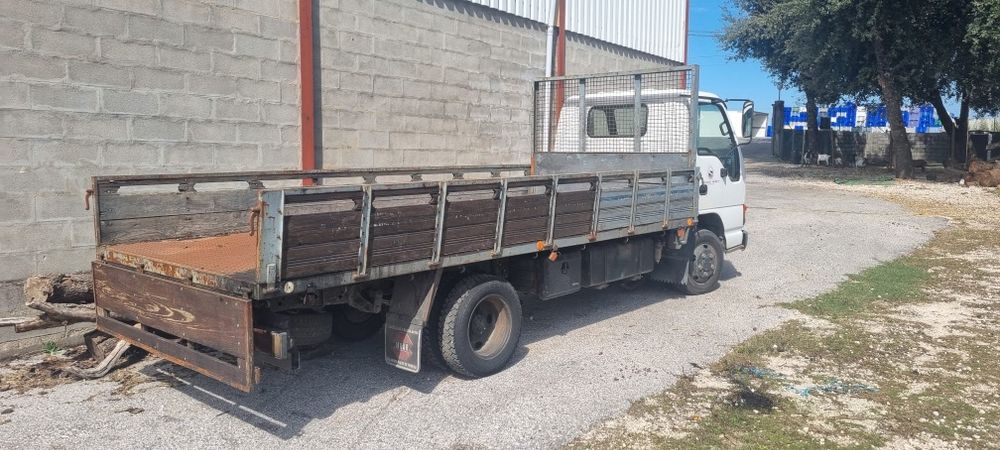 Carrinha caixa aberta motor avariado Isuzu