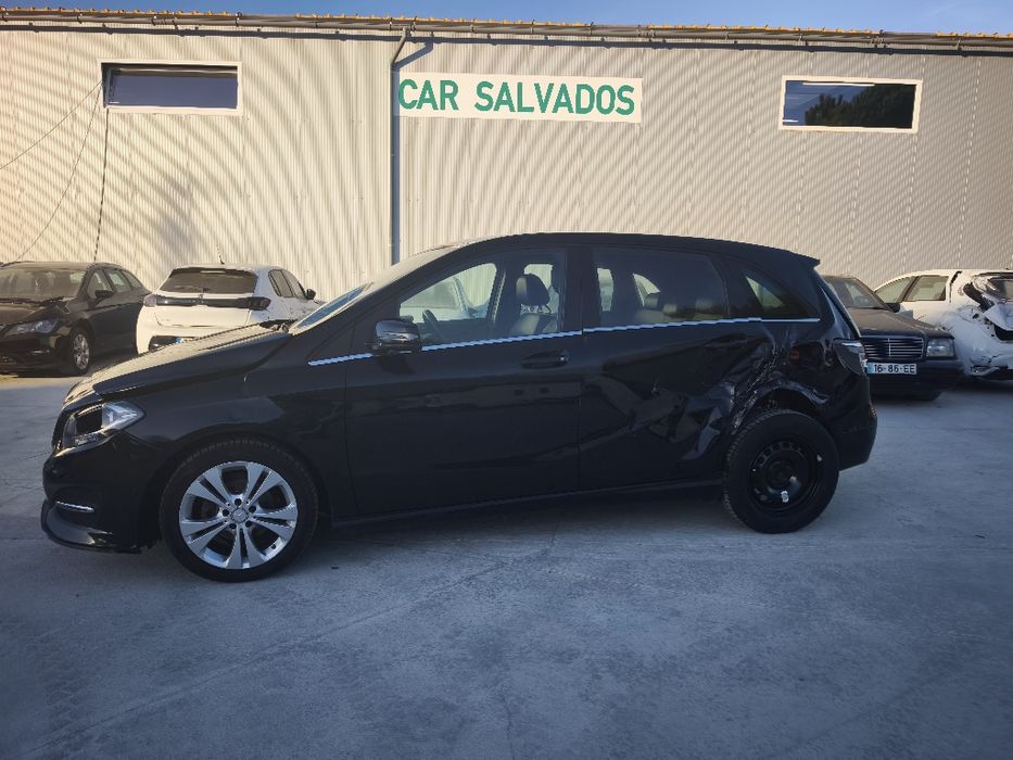 Mercedes  B 180 sinistrado