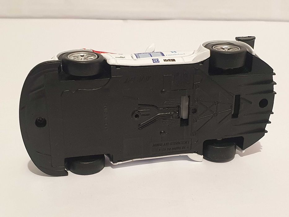 Auto metalowe BMW Z4 GT3 skala 1/38 wyścigowe nowe samochod