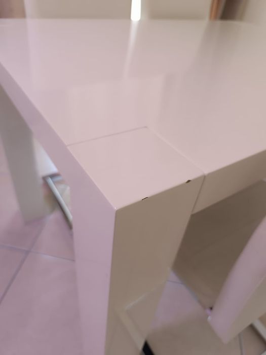 Mesa de Jantar + 4 Cadeiras