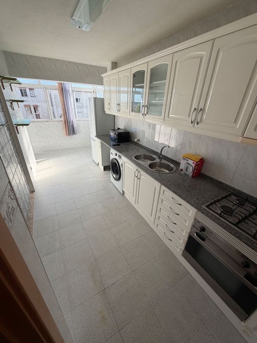 Quarto para arrendar em monte Abraão 430€