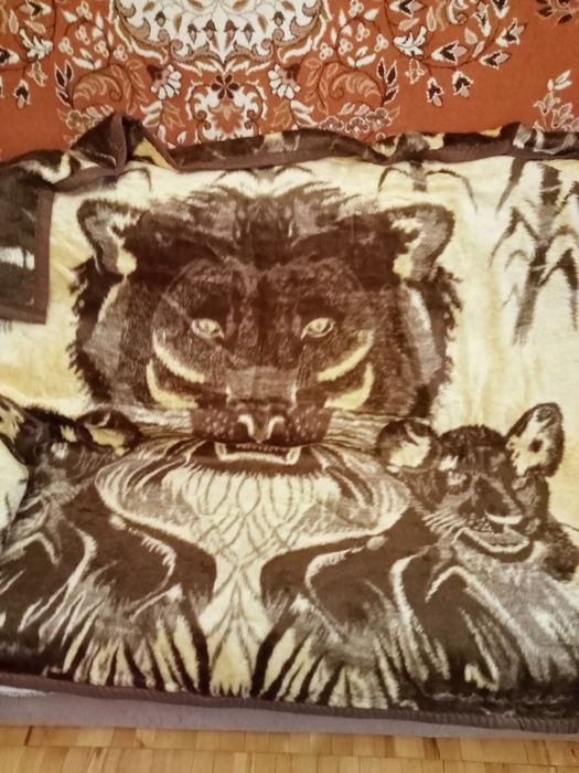 Пледы меховые Польша  новые. Одеяло б / у