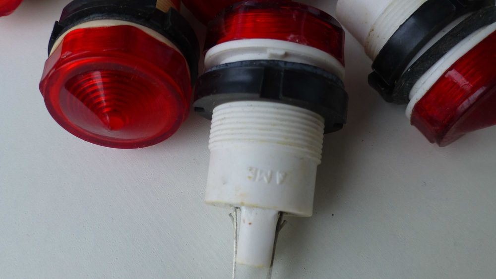 Сигнальна арматура AME з лампою КМ24-90, U 24V до 660V  Ціна 30грн.