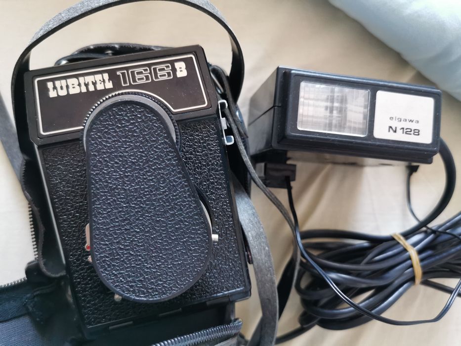 Aparat fotograficzny Lubitel 166 B z lampą