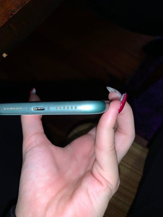 Продаю айфон 11