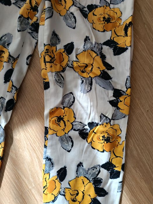 Spodnie w kwiaty Zara 40 L biale