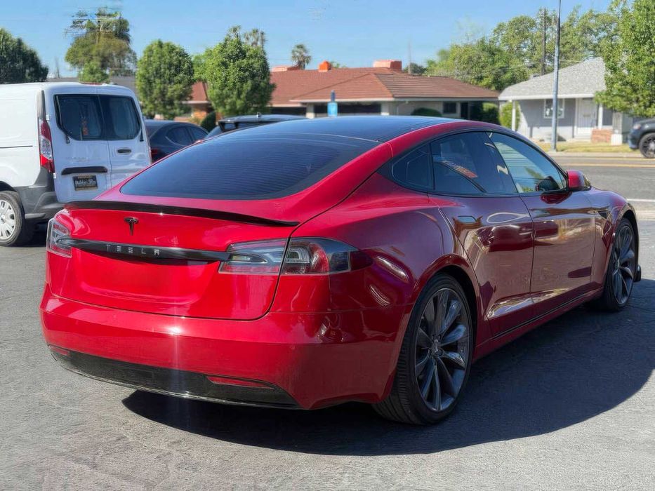 Tesla Model S      2016