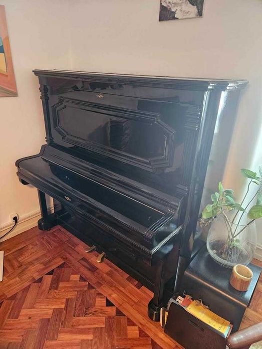 Piano Ronisch vertical