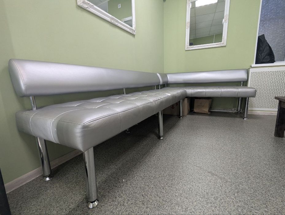 Кутовий офісний диван під перетяжку