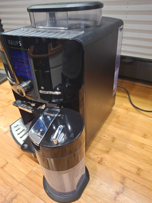Sprzedam Ekspres ciśnieniowy Krups EA82