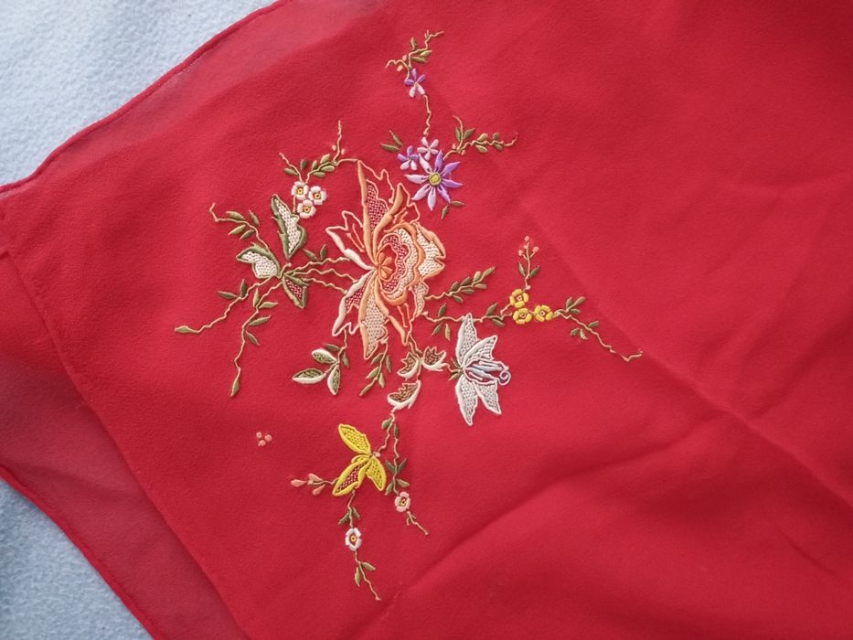 Lenço vermelho para senhora